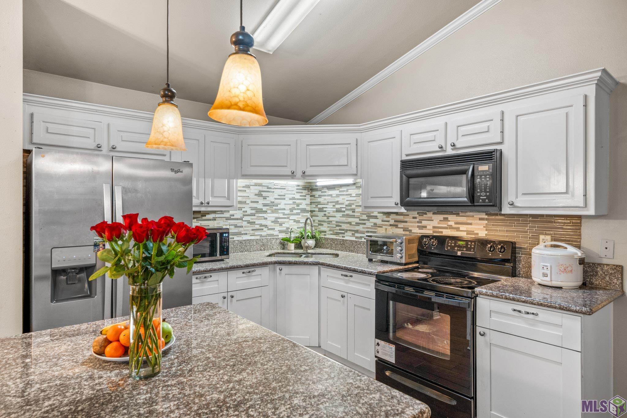 1028 Hammond Manor Drive Baton Rouge, LA 70816 - Photo 4 of 19