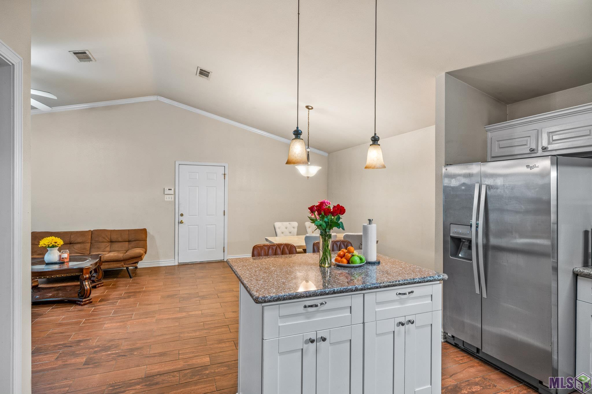 1028 Hammond Manor Drive Baton Rouge, LA 70816 - Photo 5 of 19
