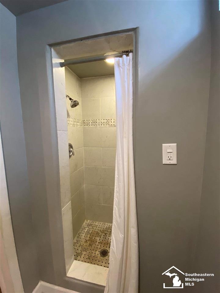 1843 Goddard Road Wyandotte, MI 48192 - Photo 64 of 67 50013869-64.JPG