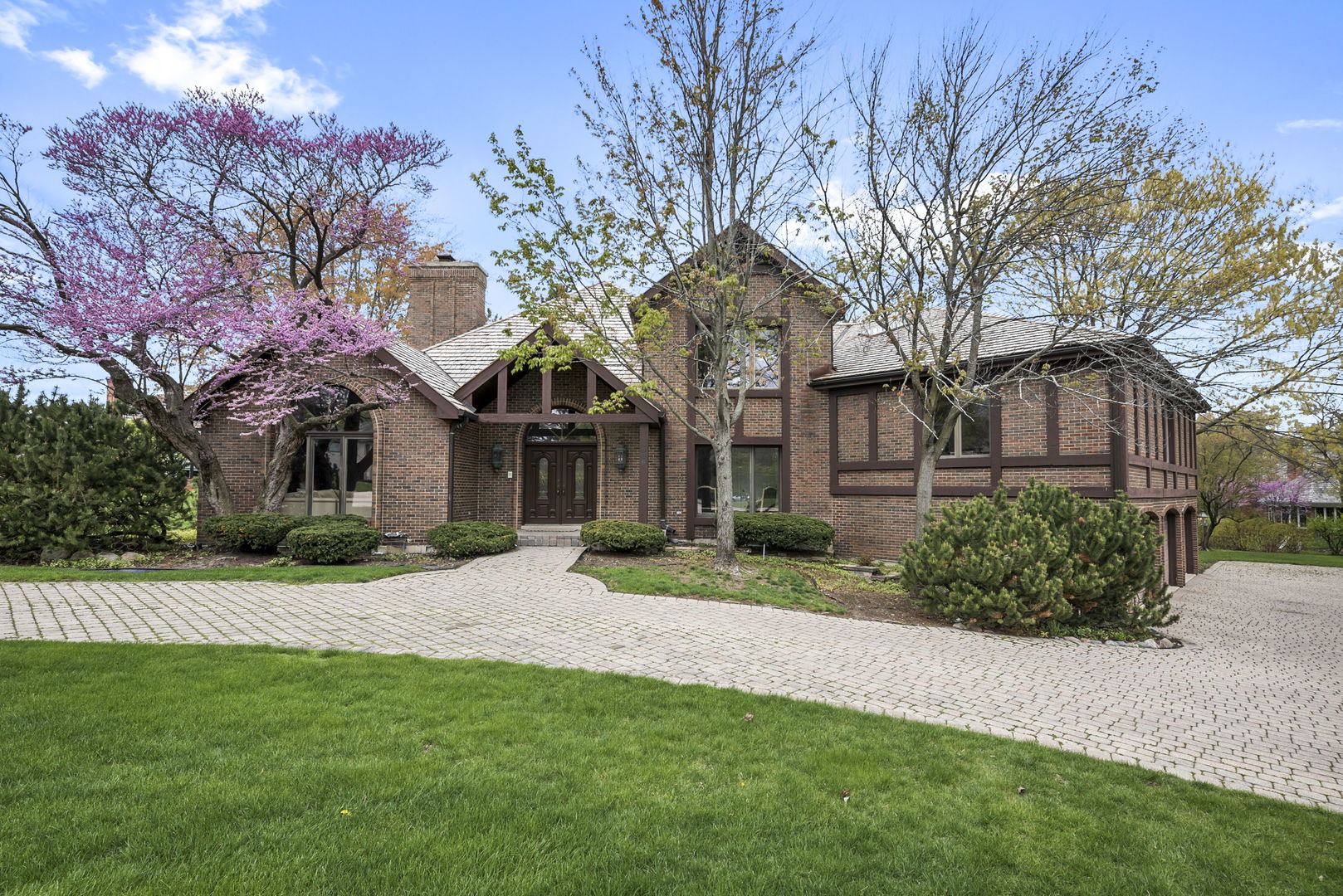 1906 Midwest Club Parkway, Oak Brook, IL 60523 Compass