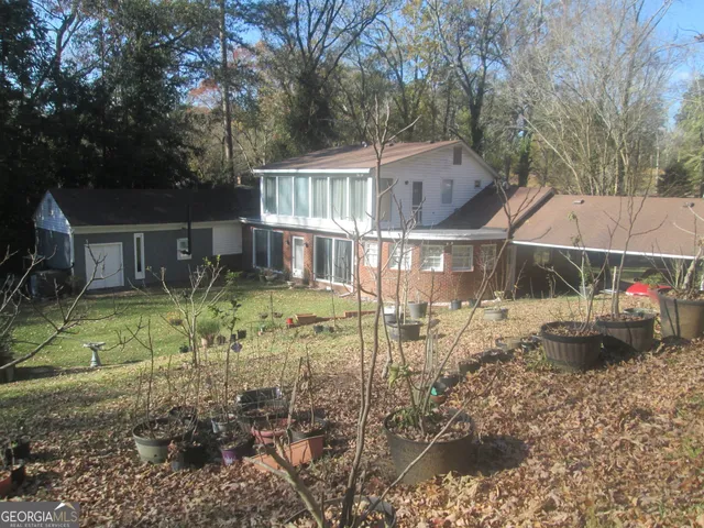 a view of house with a yard