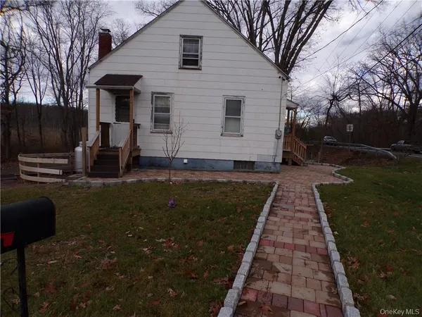 $2,250 | 2 Mertes Lane, New Windsor, NY 12553