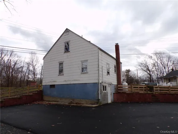 $2,250 | 2 Mertes Lane, New Windsor, NY 12553