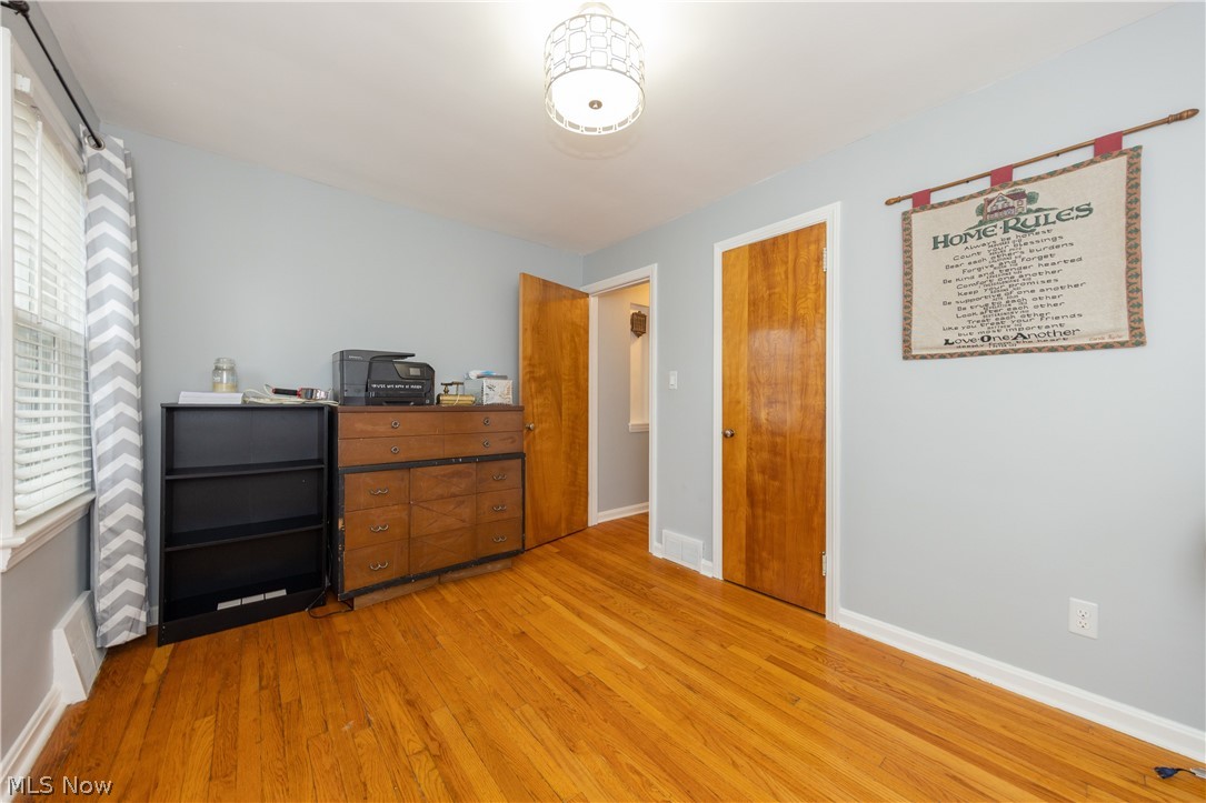 944 Richmond Road Cleveland, OH 44124 - Photo 17 of 32