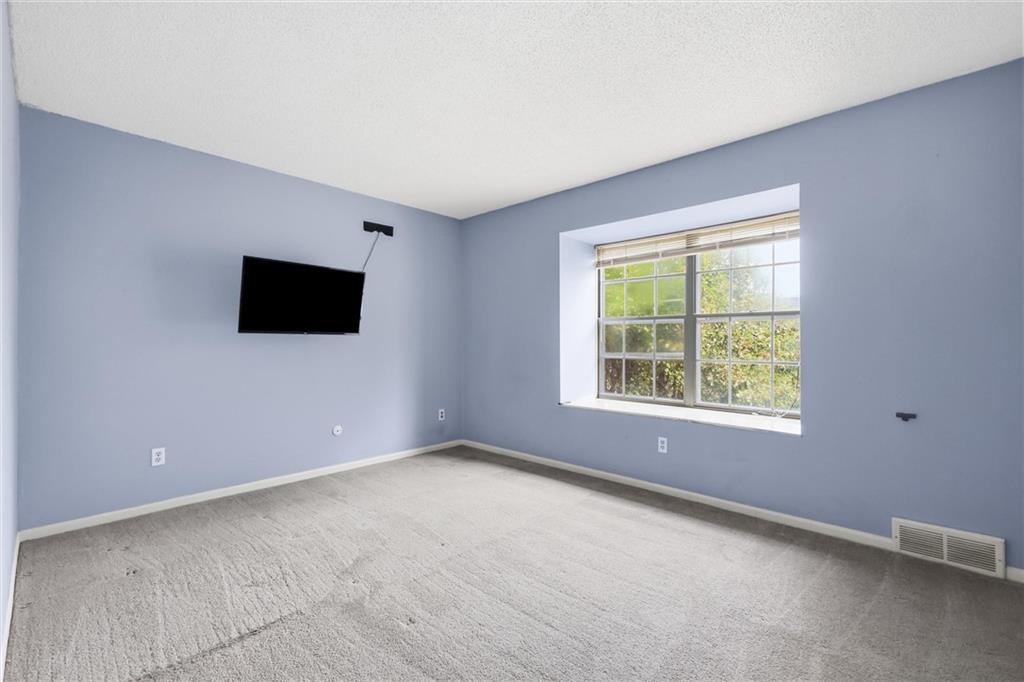 10162 Locust Street, Unit 8 Kansas City, MO 64131 - Photo 10 of 39 Gallery Image 10
