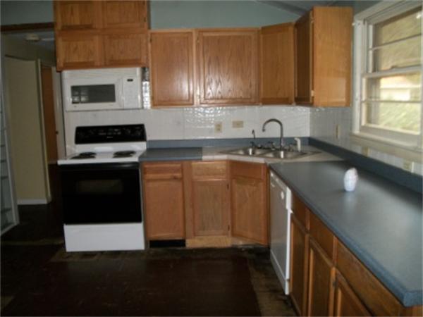 43 Treetop Avenue Springfield, MA 01118 - Photo 3 of 10 Gallery Image 3