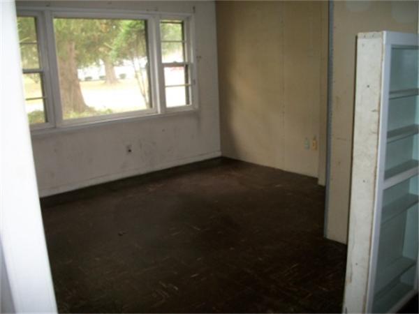 43 Treetop Avenue Springfield, MA 01118 - Photo 5 of 10 Gallery Image 5