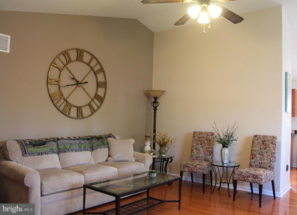195 Longmoor Road Pasadena, MD 21122 - Photo 6 of 15 Living Room