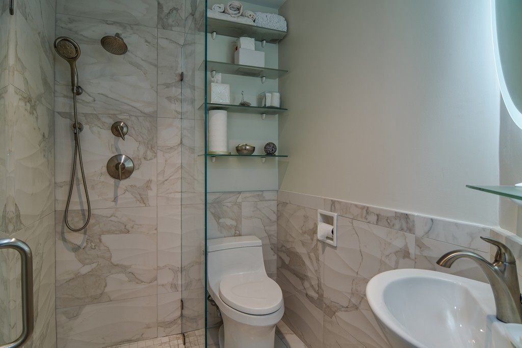 85 Algonquin Road, Unit 85 Chestnut Hill, MA 02467 - Photo 16 of 21 a bathroom with a sink toilet and shower