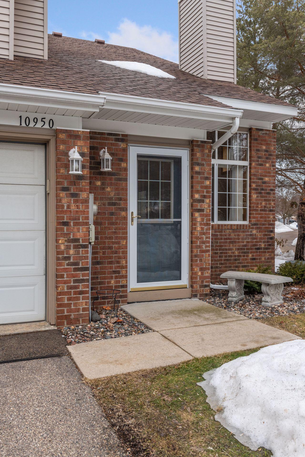 10950 Highland Road Bloomington, MN 55438 - Photo 5 of 32