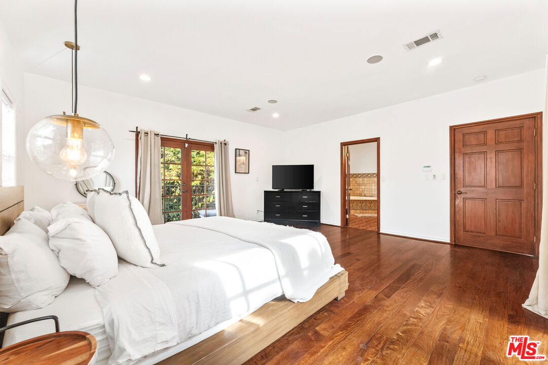12109 Maxwellton Road Studio City, CA 91604 - Photo 12 of 75