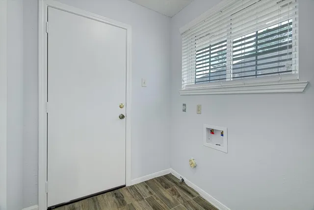 a view of utility room