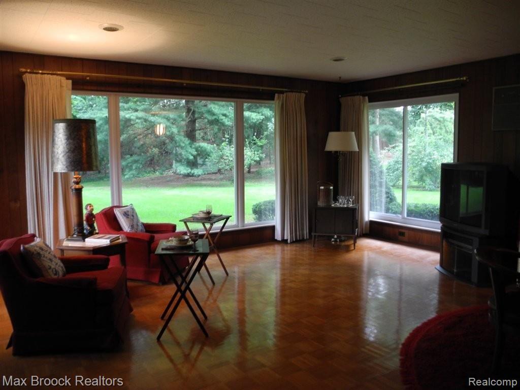 2941 Acorn Road Bloomfield Hills, MI 48302 - Photo 10 of 18 Family Rm w/Parquet Floor