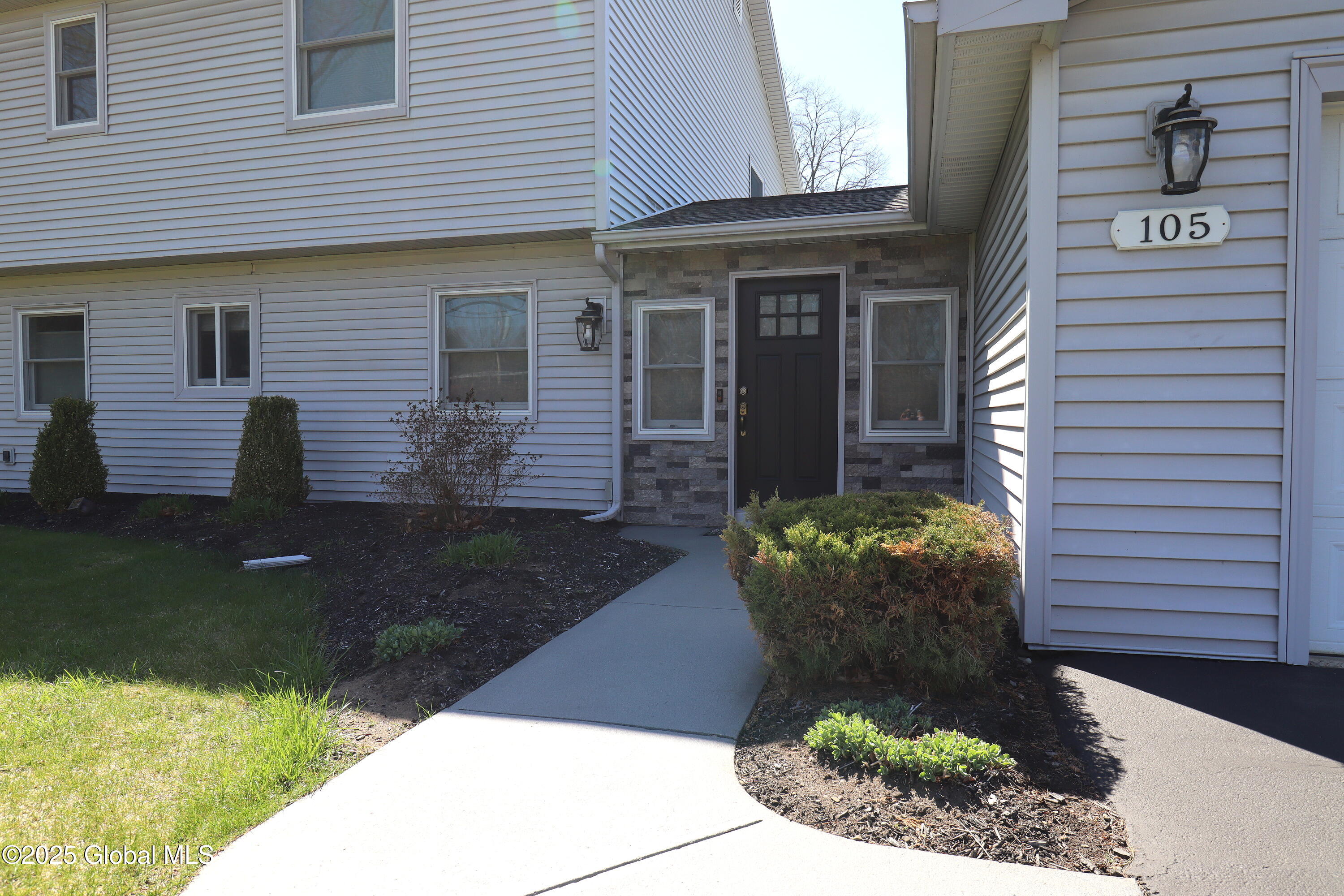 105 Fort Hunter Road Schenectady, NY 12303 - Photo 3 of 56 IMG_5571