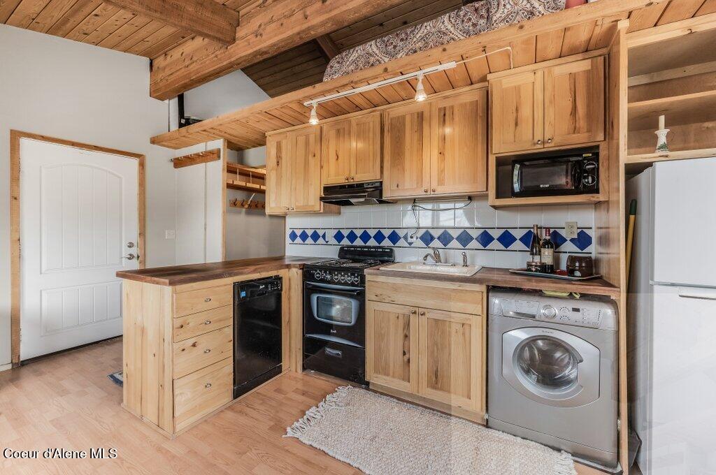 226 Mogul Hill Road Sandpoint, ID 83864 - Photo 11 of 24 Kitchen