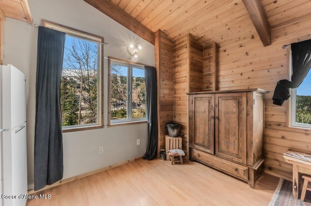 226 Mogul Hill Road Sandpoint, ID 83864 - Photo 13 of 24 Living Room