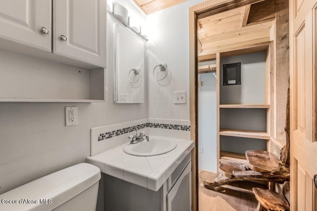 226 Mogul Hill Road Sandpoint, ID 83864 - Photo 16 of 24 Bathroom