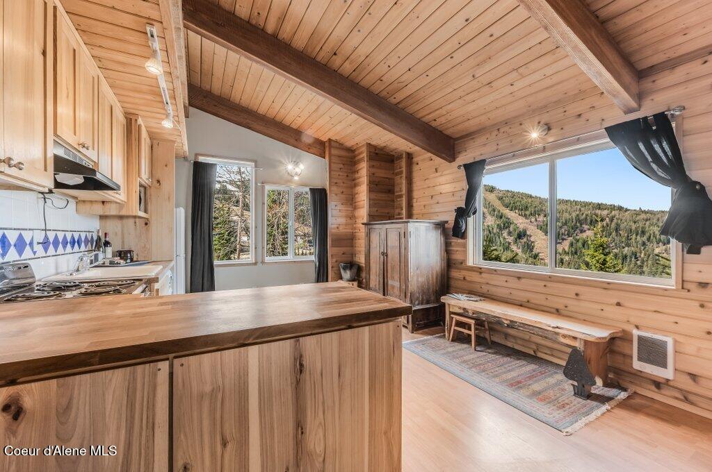 226 Mogul Hill Road Sandpoint, ID 83864 - Photo 9 of 24 Charming Kitchen