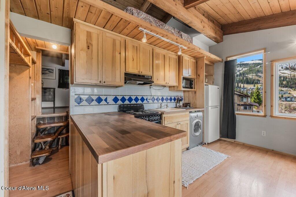 226 Mogul Hill Road Sandpoint, ID 83864 - Photo 10 of 24 Kitchen