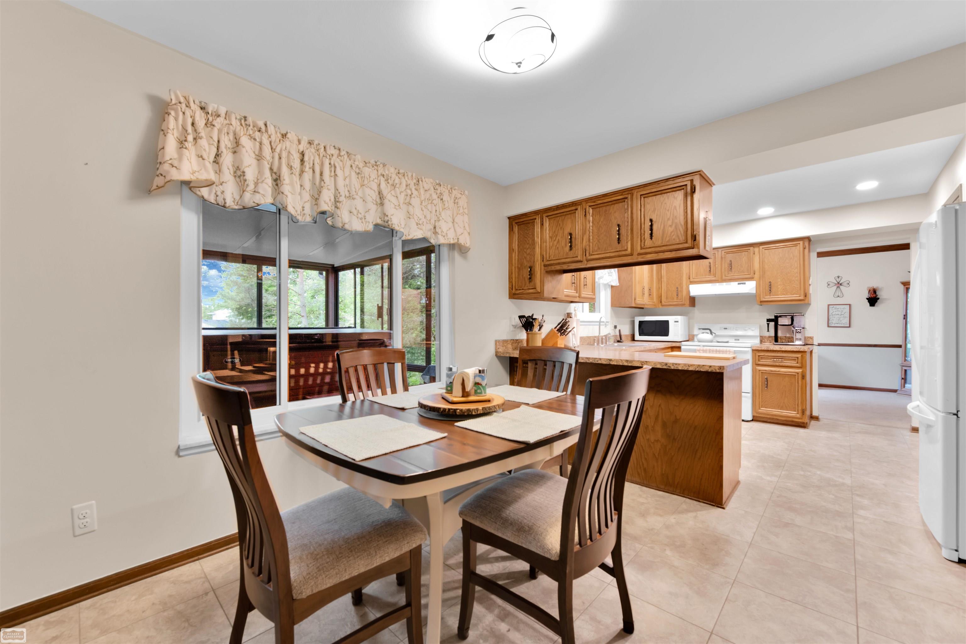 2401 Chalet Drive Rochester Hills, MI 48309 - Photo 15 of 45