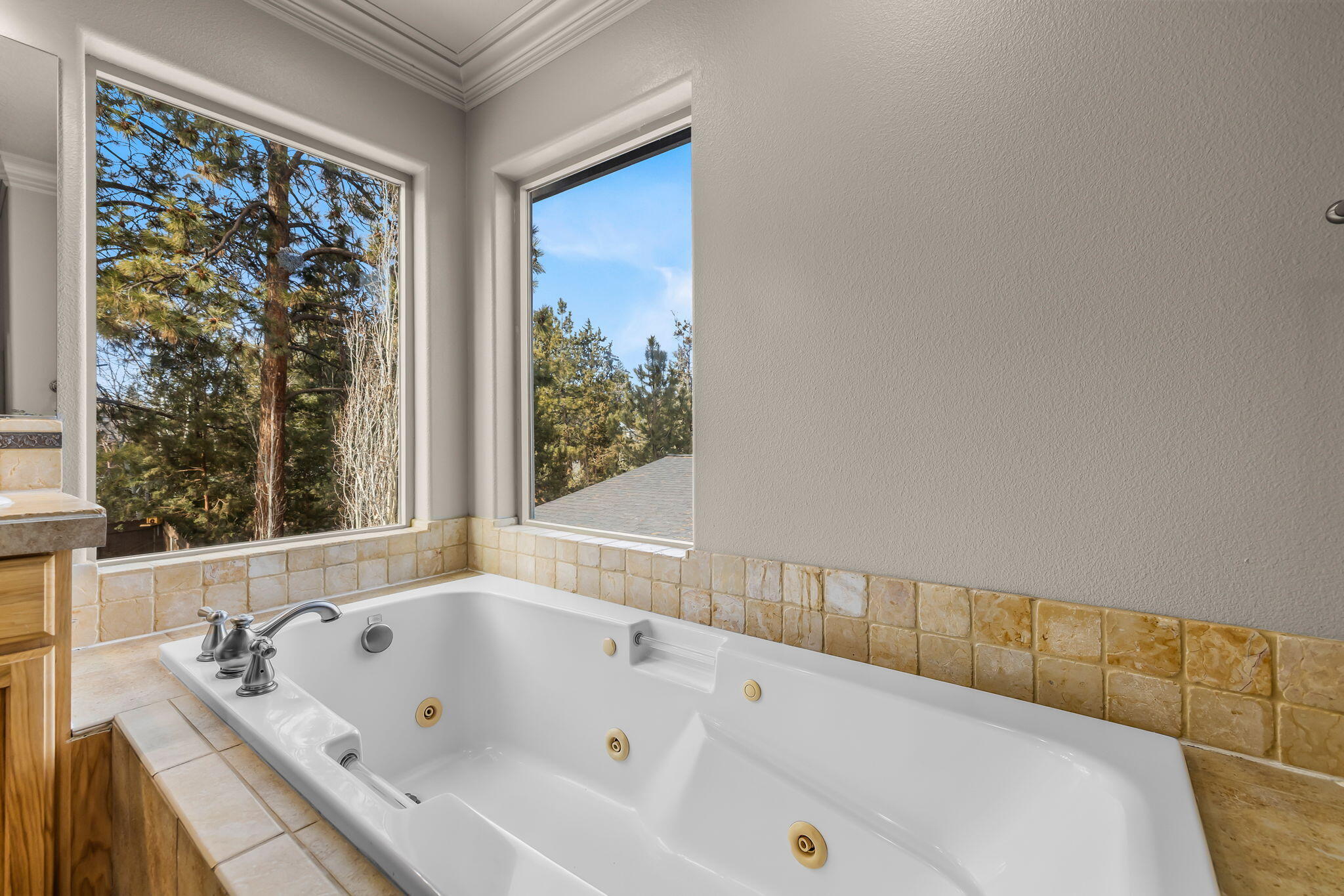 161 Southeast Rice Way Bend, OR 97702 - Photo 25 of 47 2026_02_10_161_se_rice_way_bend-29