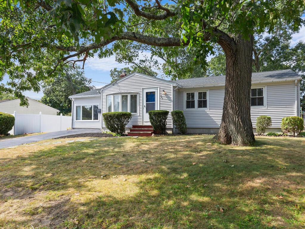 147 Moccasin Drive Warwick, RI 02889 - Photo 1 of 32