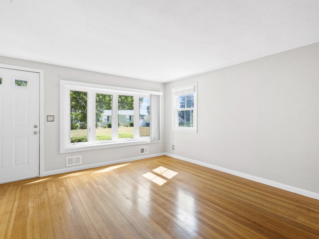 147 Moccasin Drive Warwick, RI 02889 - Photo 11 of 32 Living room from main front door