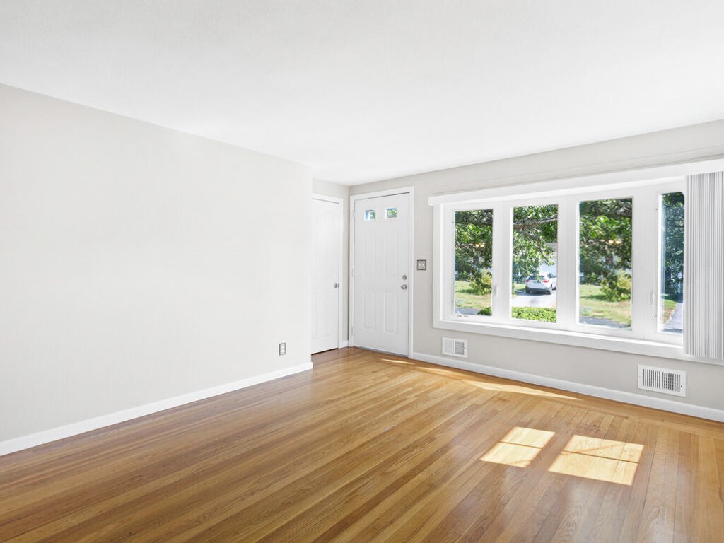 147 Moccasin Drive Warwick, RI 02889 - Photo 12 of 32 Living room from main front door