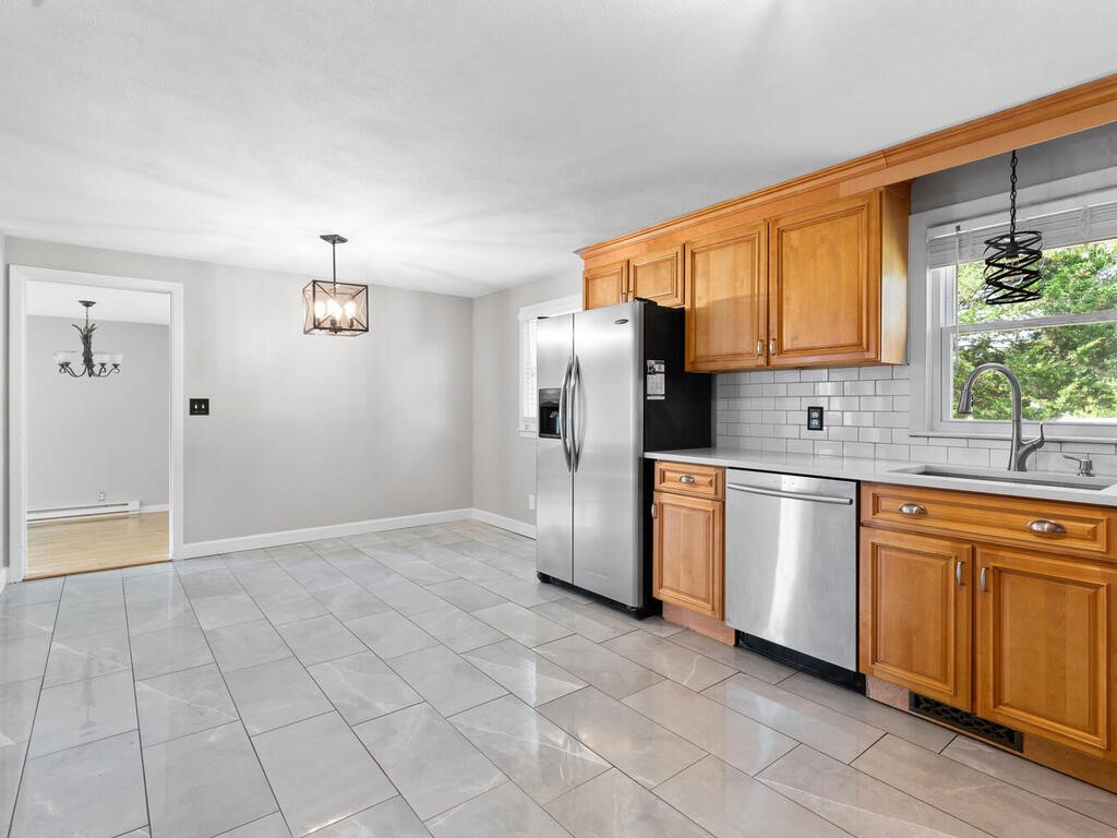 147 Moccasin Drive Warwick, RI 02889 - Photo 7 of 32 Eat in Kitchen with brand new countertops