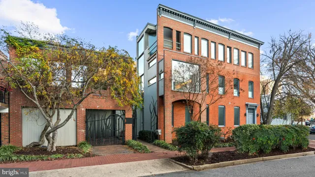 $2,200,000 | 901 26th Street Northwest, Washington, DC 20037