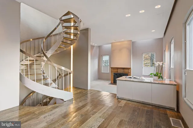 $2,200,000 | 901 26th Street Northwest, Washington, DC 20037