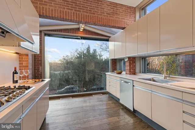 $2,200,000 | 901 26th Street Northwest, Washington, DC 20037