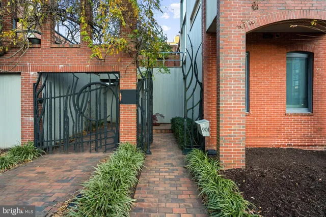 $2,200,000 | 901 26th Street Northwest, Washington, DC 20037