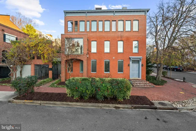 $2,200,000 | 901 26th Street Northwest, Washington, DC 20037