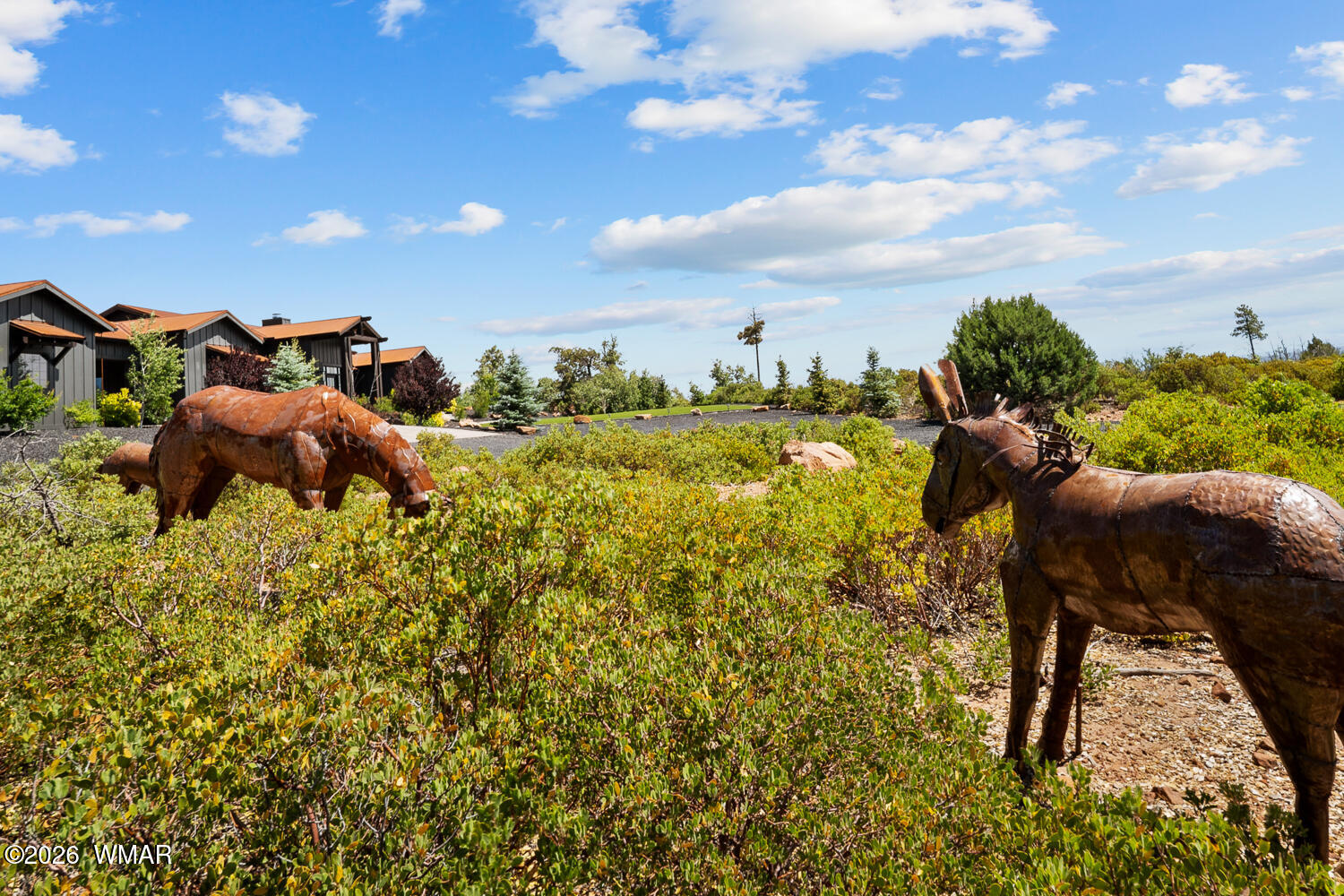 512 Fieldy Road Show Low, AZ 85901 - Photo 104 of 128 Horse Statues