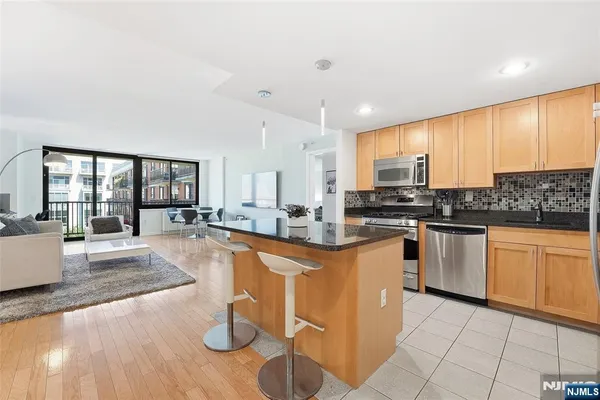 $869,900 | 700 Grove Street, Unit 11A, Jersey City, NJ 07310