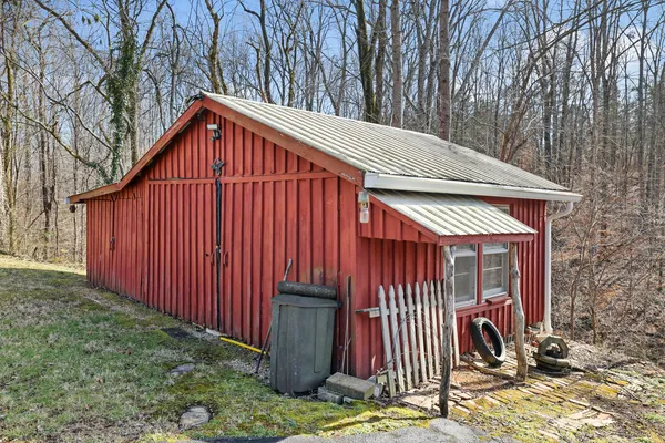 $415,000 | 498 Highway 100, Centerville, TN 37033