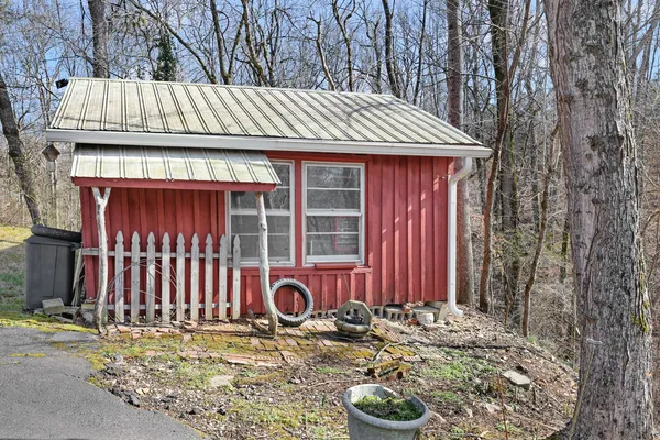 $415,000 | 498 Highway 100, Centerville, TN 37033