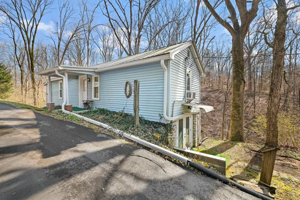 $415,000 | 498 Highway 100, Centerville, TN 37033