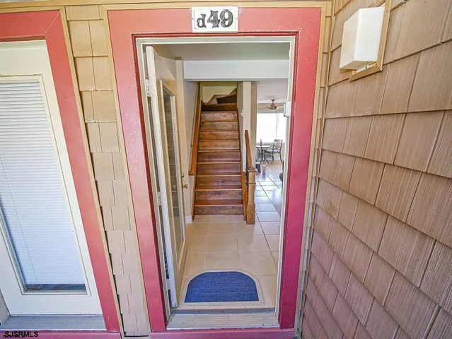 a view of an house with backyard and porch