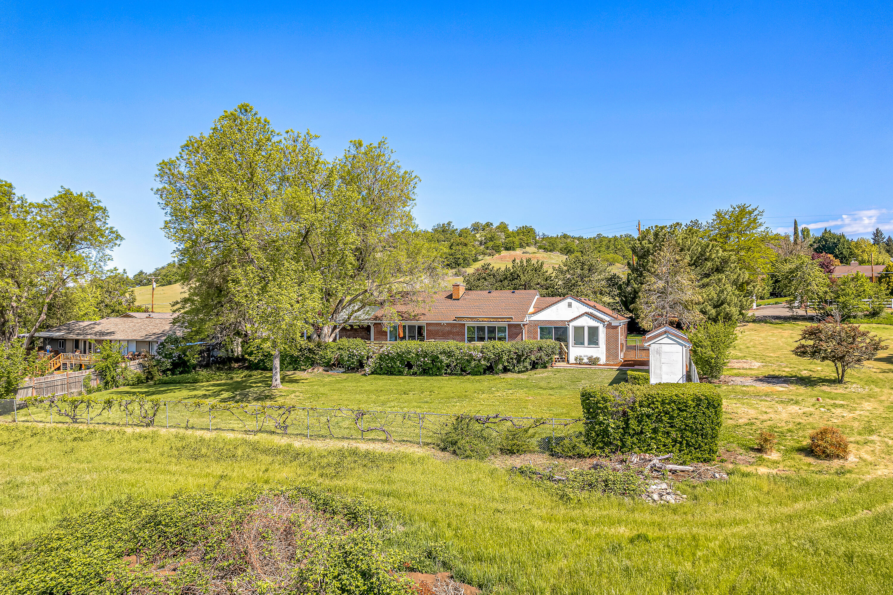 2038 Coker Butte Road Medford, OR 97504 - Photo 37 of 38 33