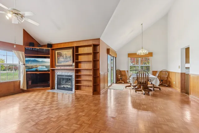 a view of a livingroom with furniture and a livingroom