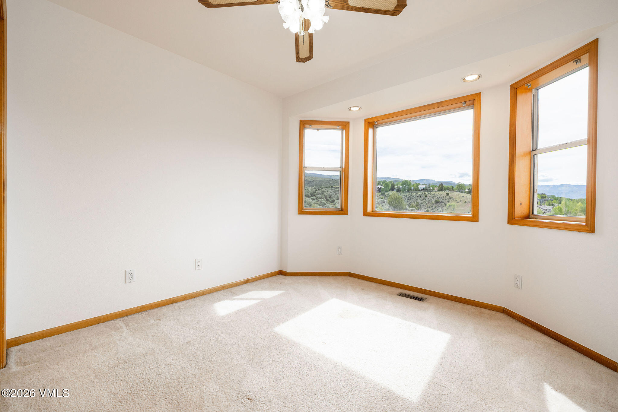 274 Beard Creek Road, Unit H4 Edwards, CO 81632 - Photo 30 of 41 2605_morningstar_th_4H_interior_bed02