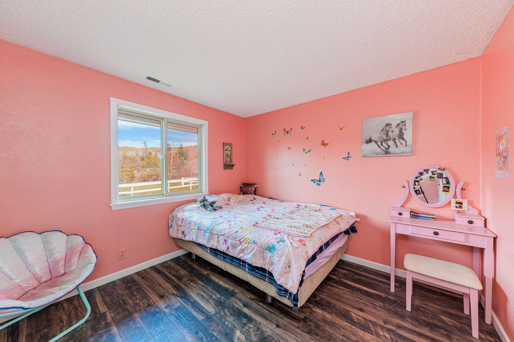 6732 Old Stage Road Central Point, OR 97502 - Photo 16 of 51 a bedroom with a bed and a table in it