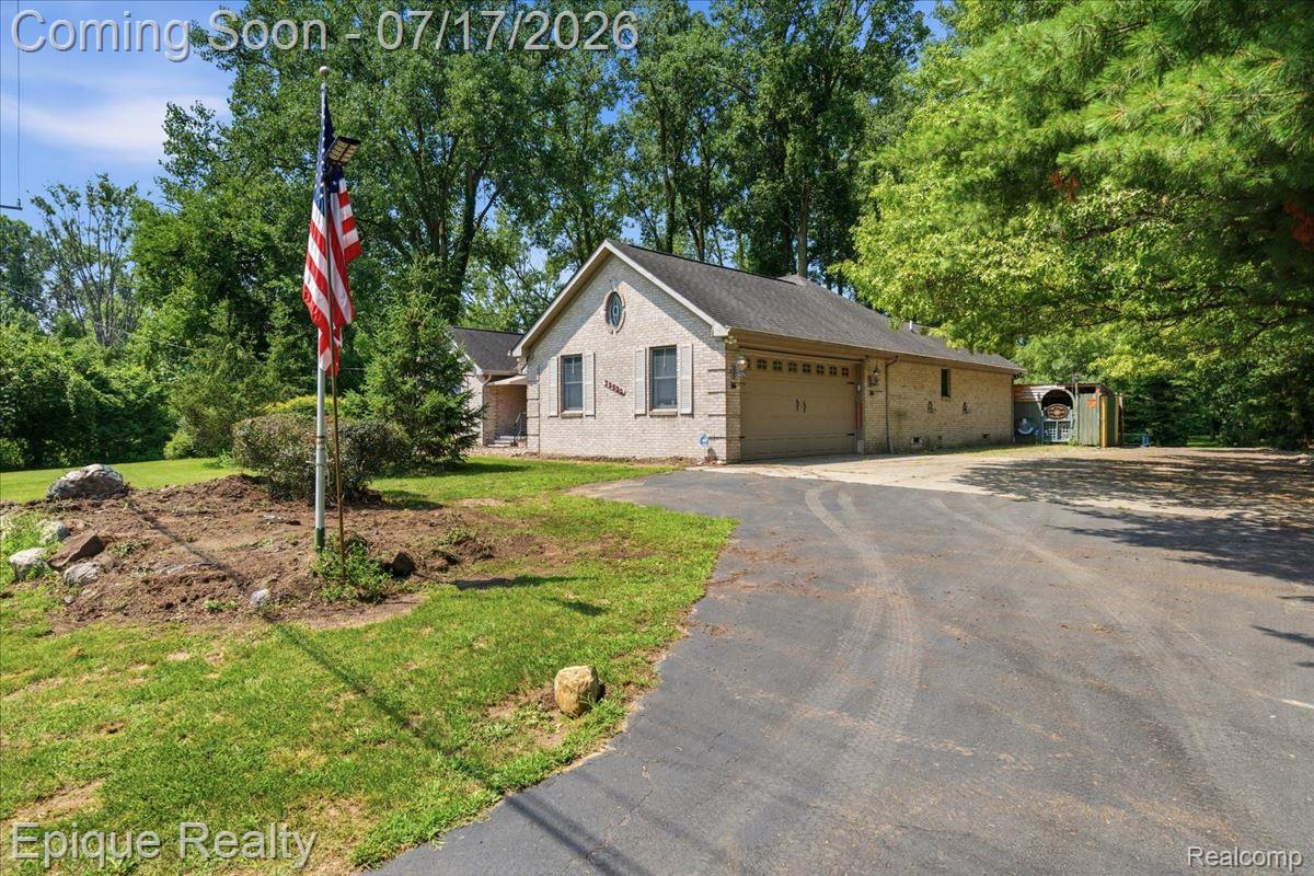22520 Waltz Road New Boston, MI 48164 - Photo 5 of 43 05-22520WaltzRd_050.jpg
