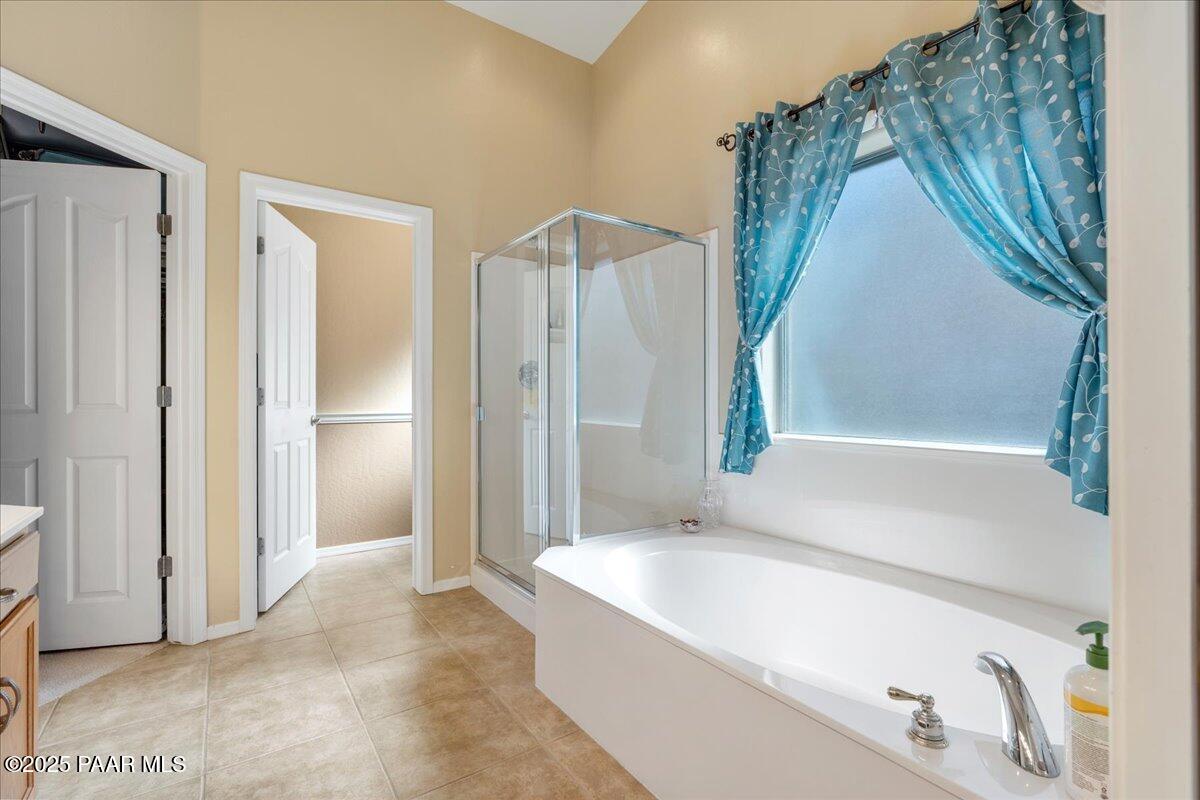 4502 Harwick Road Prescott Valley, AZ 86314 - Photo 14 of 25 15-Primary Bathroom Shower & Tub