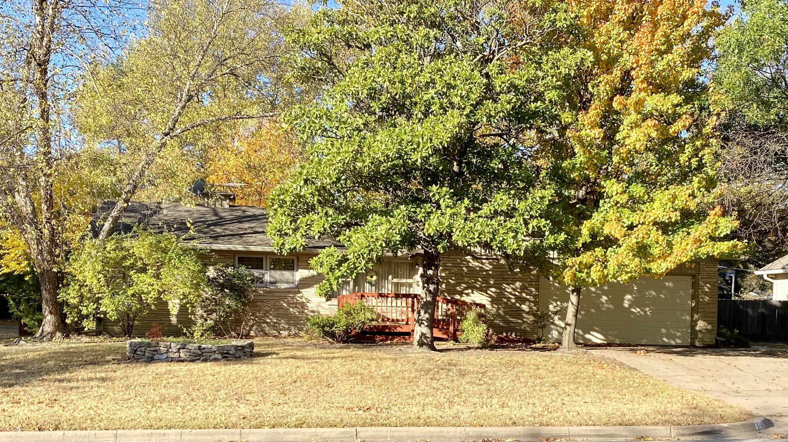 1049 North Armour St