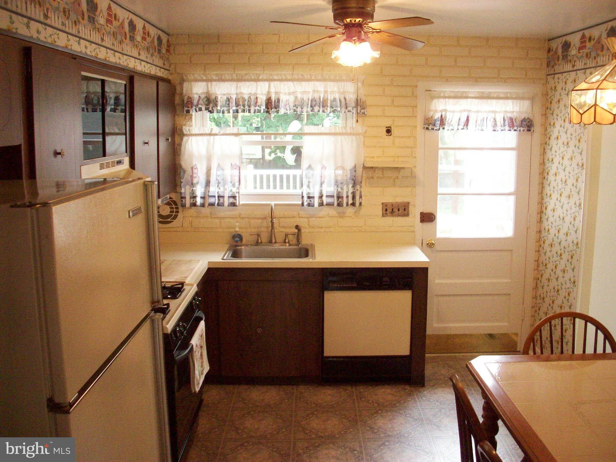 3913 Shenton Road Randallstown, MD 21133 - Photo 6 of 29 Kitchen