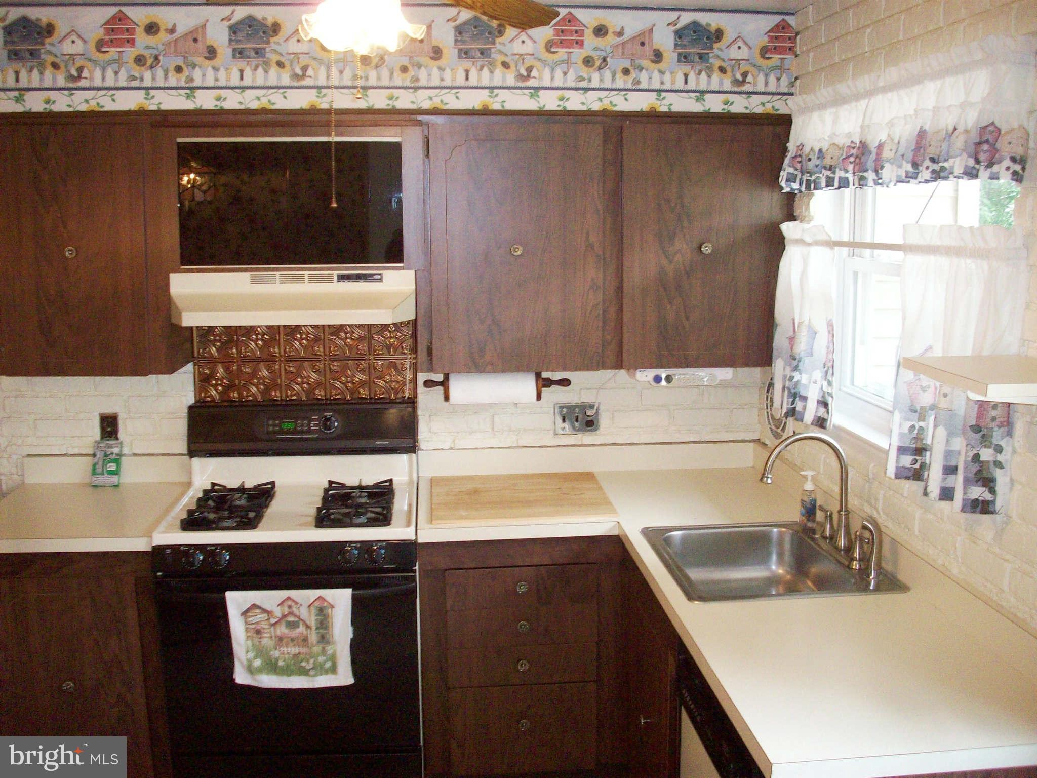 3913 Shenton Road Randallstown, MD 21133 - Photo 7 of 29 Kitchen