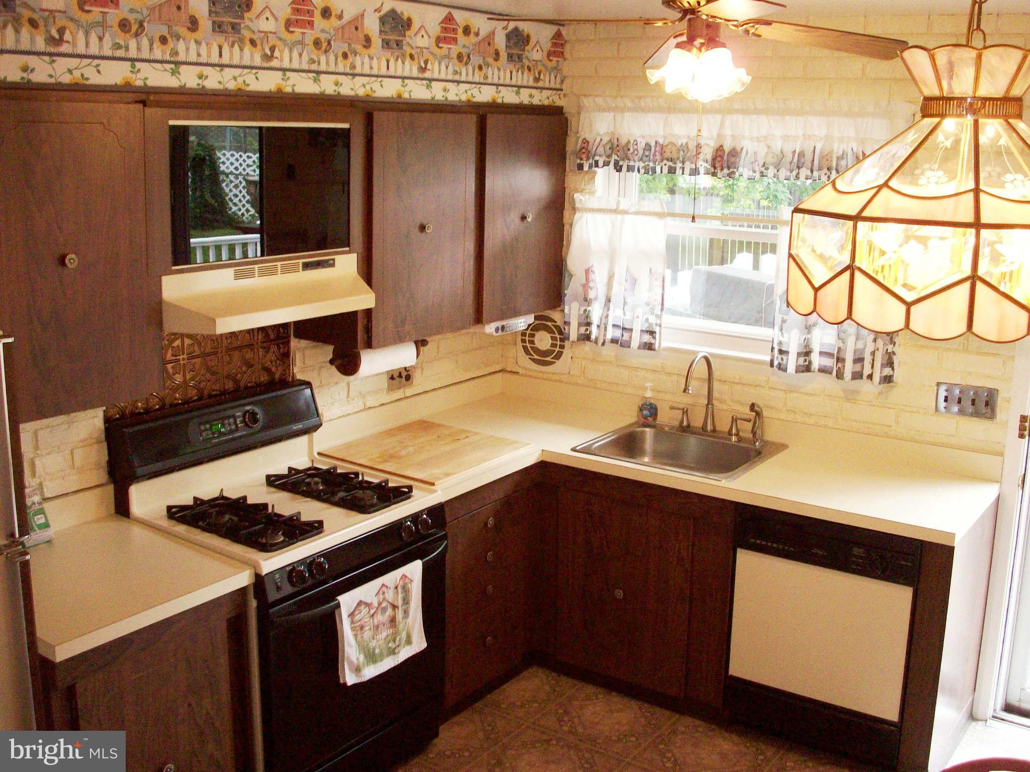 3913 Shenton Road Randallstown, MD 21133 - Photo 8 of 29 Kitchen